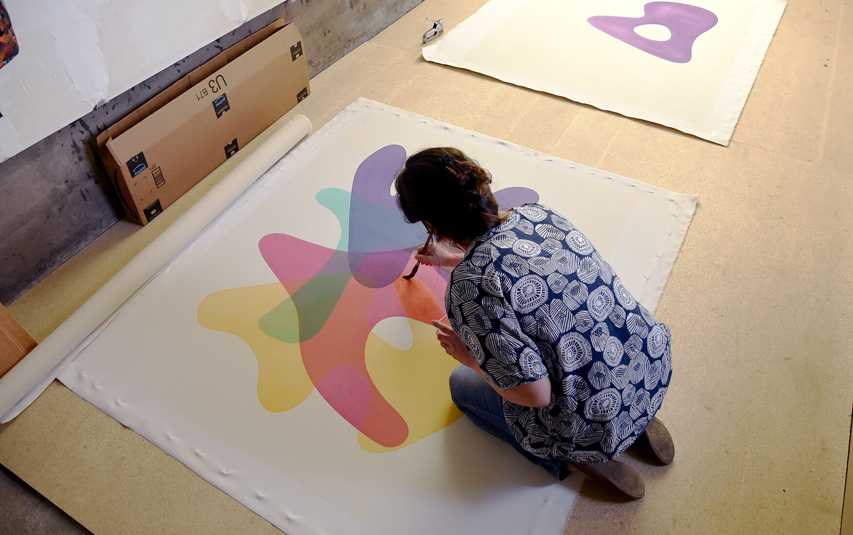 Cristina Núñez paints one of her larger canvases for her "shades" collection.